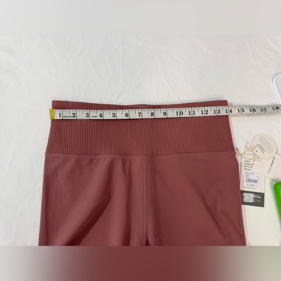 Vuori Rib Studio Legging Marsala Size Large NEW WITH TAGS - Picture 8 of 12